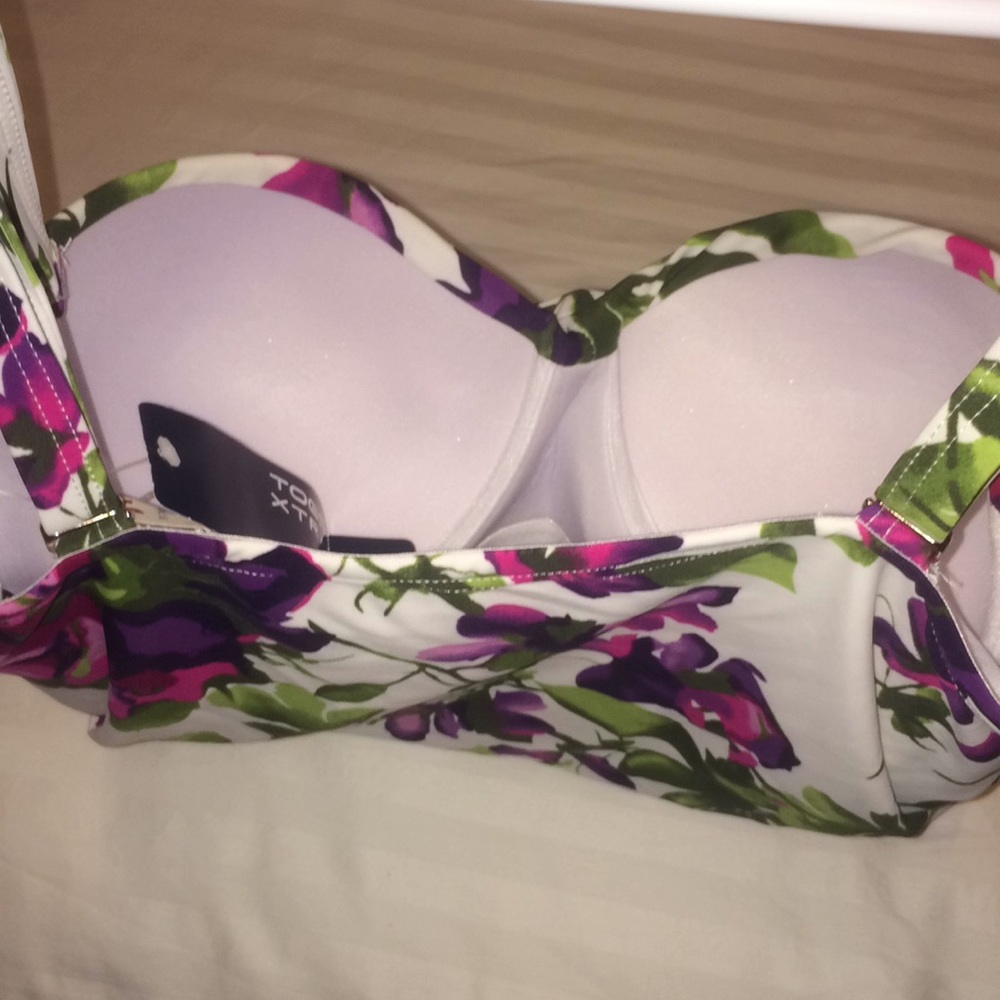 Floral Swimsuit Top and Bottoms!👙 - Picture 4 of 8